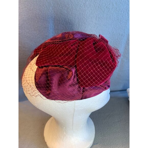Ladies Red Velvet and Satin Hat with Netting Union Made Vintage - Picture 4 of 9